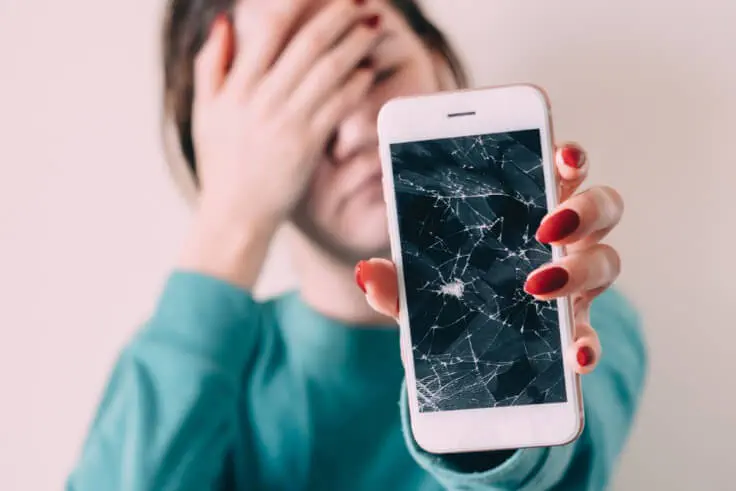 Неосторожные способы, которыми вы можете сломать свой телефон во время карантина
