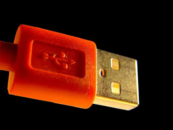 В чем разница между USB 2.0 и USB 3.0?
