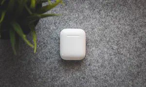 Как чистить AirPods и чехол