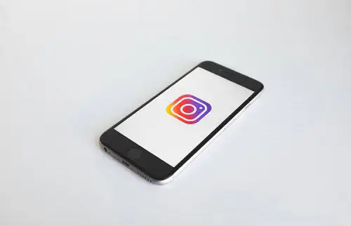 Уведомляет ли Instagram другого человека, если вы делаете скриншот DM?