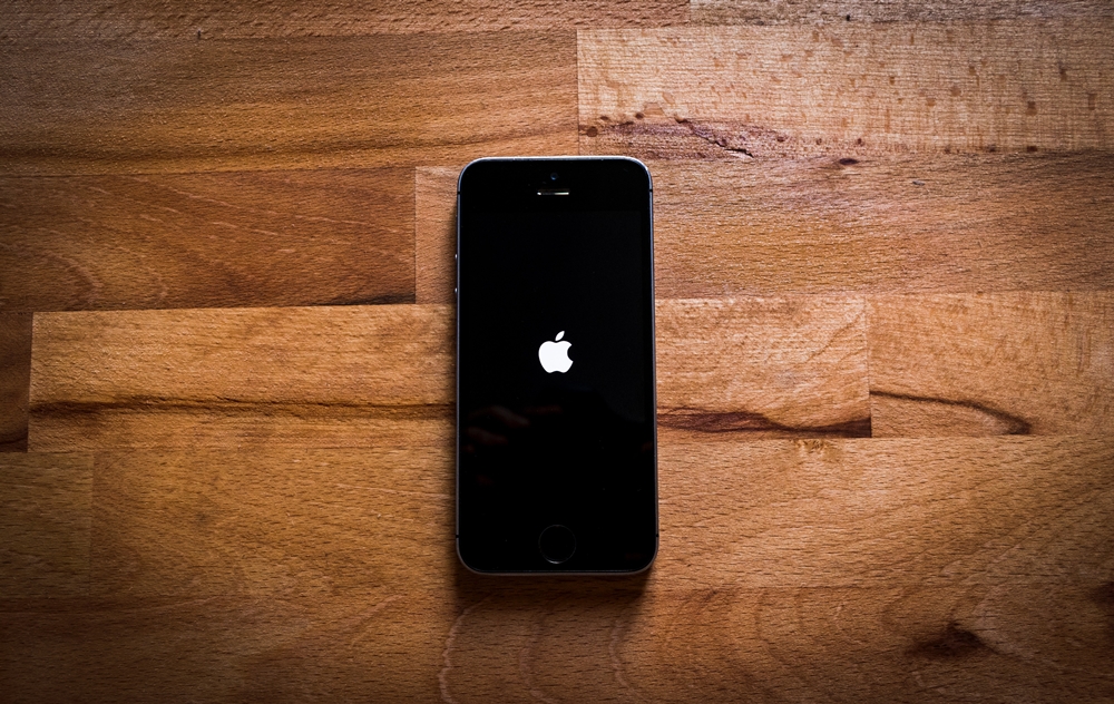 Черный экран на iPhone Что делать