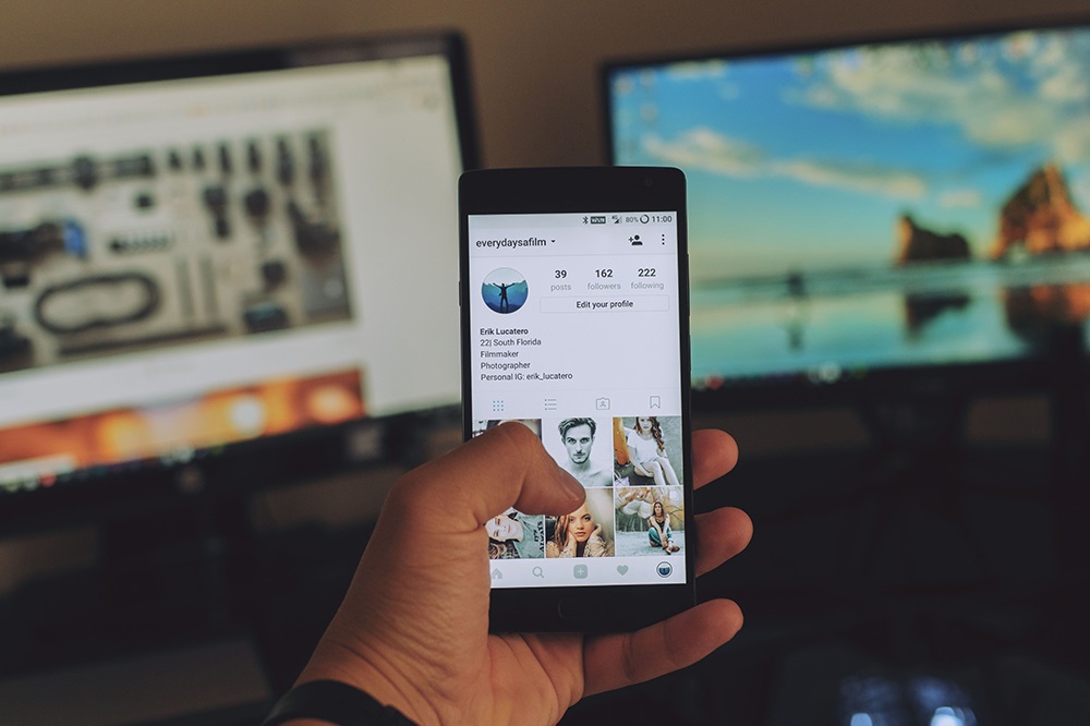 Как отметить кого-то на Instagram