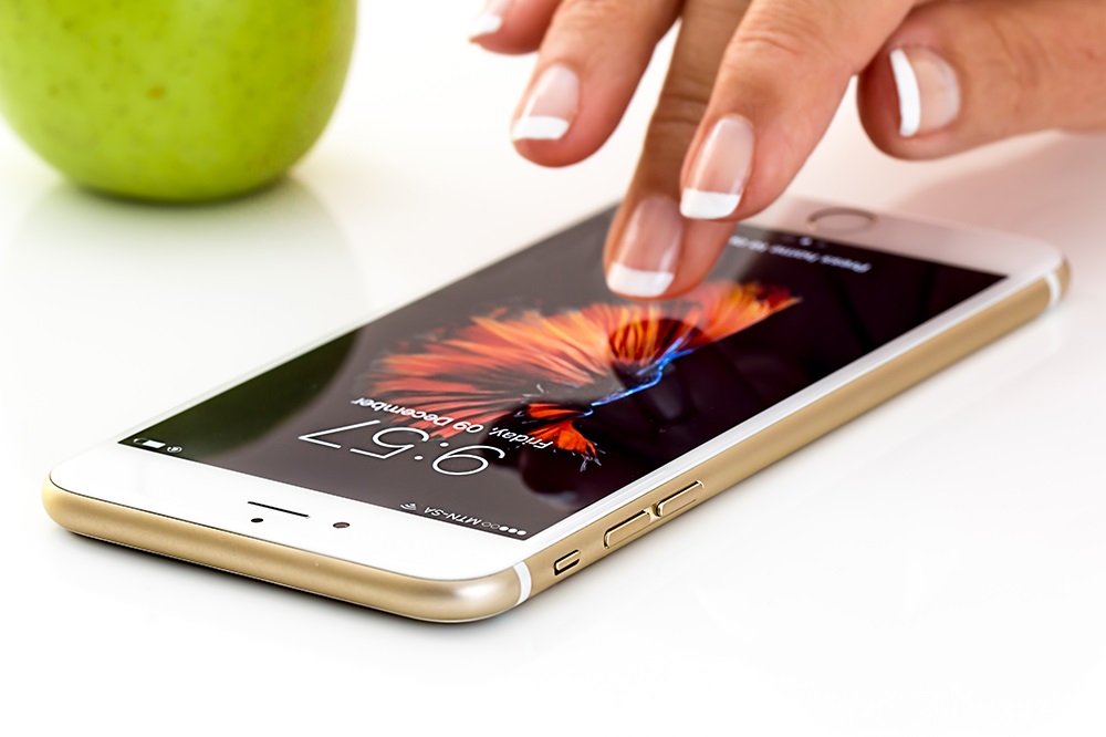 Какие приложения поставляются с iPhone