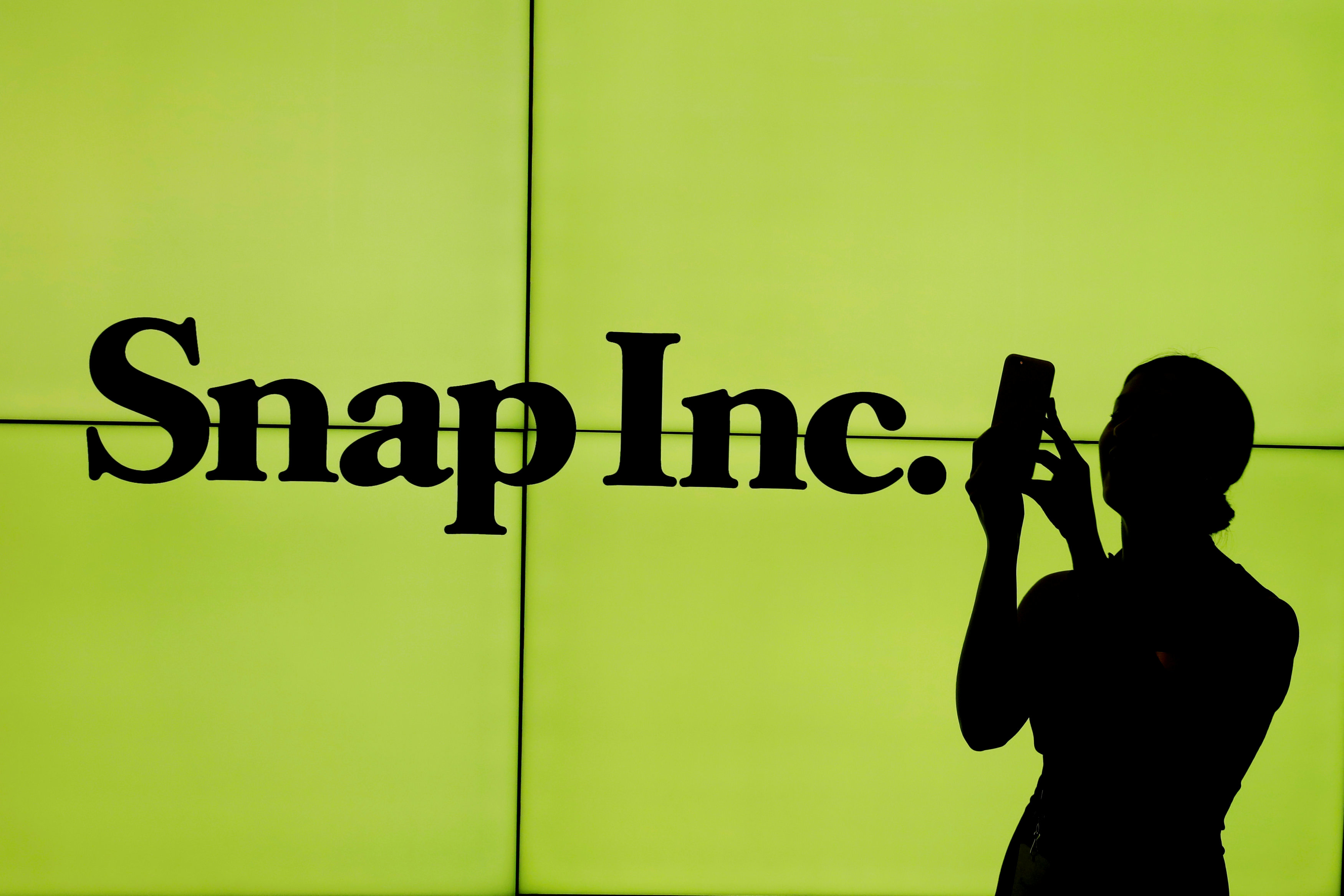Является ли Snapchat владельцем фотографий, которые я размещаю?