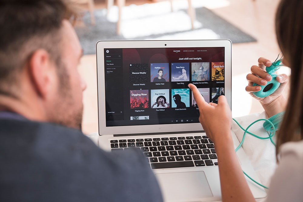 Как посмотреть количество скачиваний или прослушиваний песни на Spotify