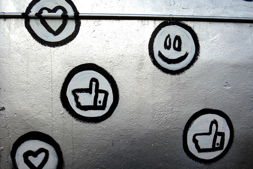 Как Facebook заказывает ваши лайки?
